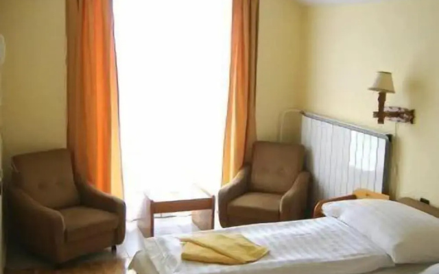 Hotel Bara Junior