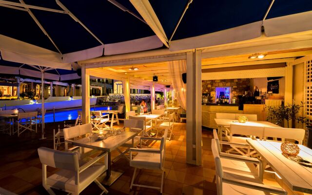 Oasis Beach Hotel