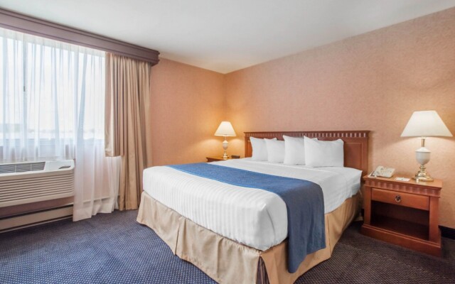 Quality Inn & Suites Brossard