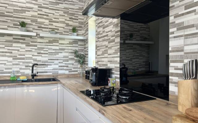 The Broadway Beach Homes Airbnb With Hot tub