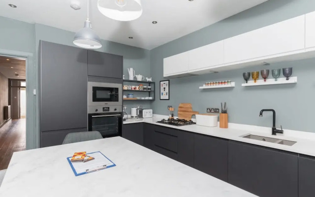 Beautiful & Bright 2BD Flat - Haymarket
