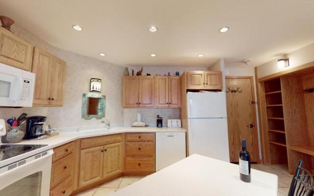 Laurelwood Condominiums Studio Premier Unit 303