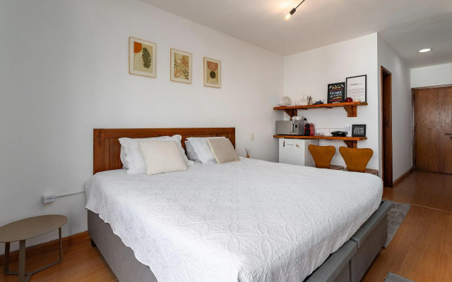 (902-B) Studio com Vista Mar e Comodidades