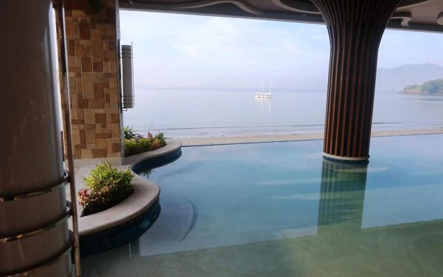 Central Park Reef Resort