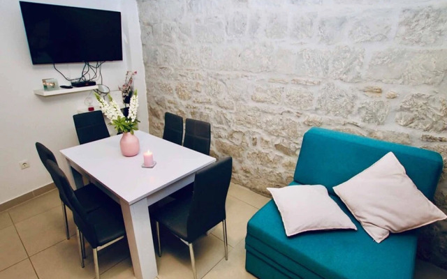 Dalmatian White Shell Apartment