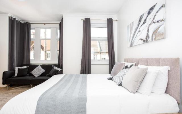 Wenham House - Large House with Hot Tub, Sleeps 11!