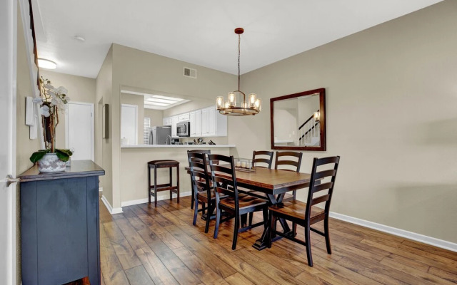 Luxury Riverfront Condo 1 BLK to Schlitterbahn!