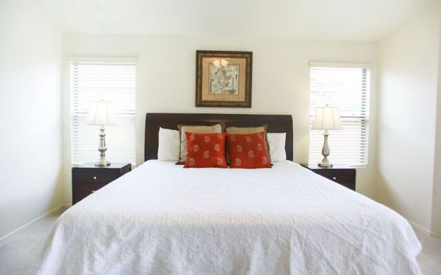 Near Great Shopping & Dining! Pool Table & Games!