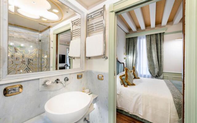 Monaco & Grand Canal Hotel
