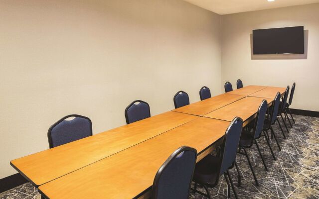 La Quinta Inn & Suites by Wyndham Atlanta South - McDonough