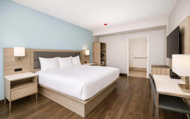 Travelodge by Wyndham LAX