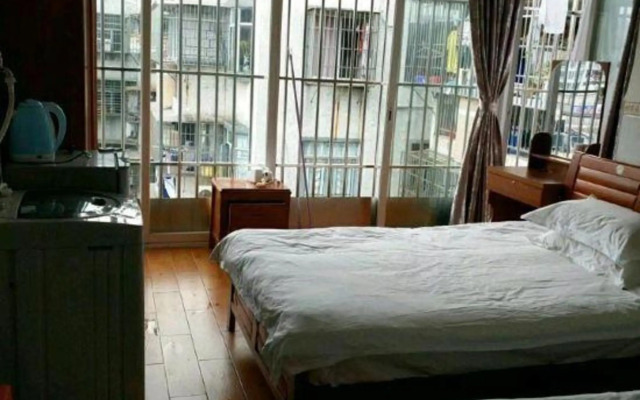 Huayuan New Village Family Apartment