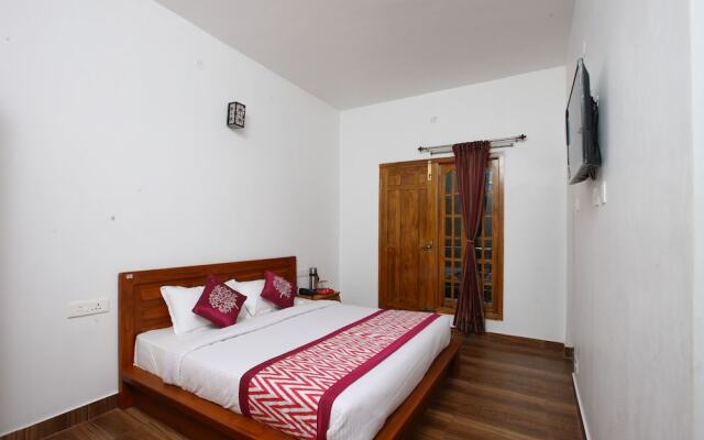 OYO 13607 Sri Akilambiga Residency