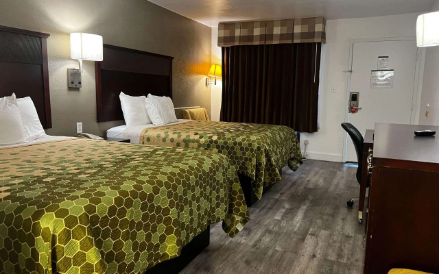 Econo Lodge Inn & Suites Macon North