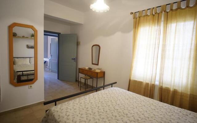 Sunny Sea-View Apartment in Halepa