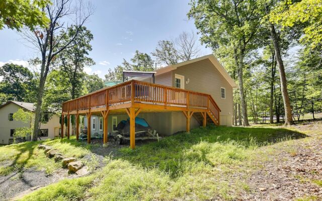 Walk to Lake Wallenpaupack: Poconos Vacation Home