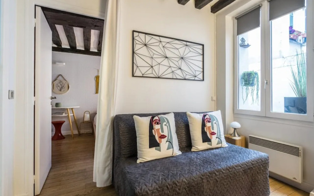 Chic Apartment With Patio - 2br/6p - Le Marais