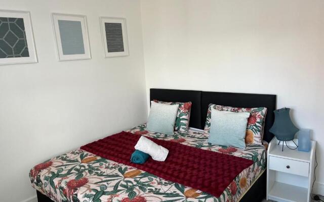 Modern Apartment, Castle View Rochester, England