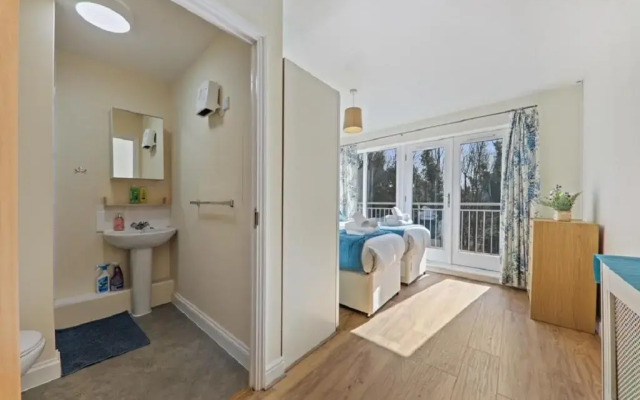 Golden Stays - Sleeps 4 Canterbury Comfy - Entire Apartment