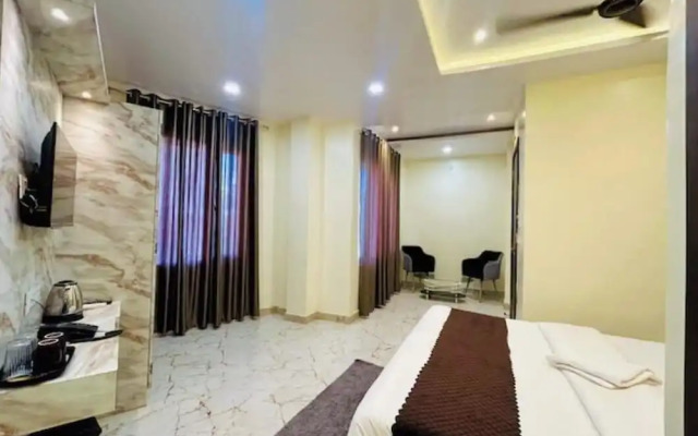 Hotel R K Palace