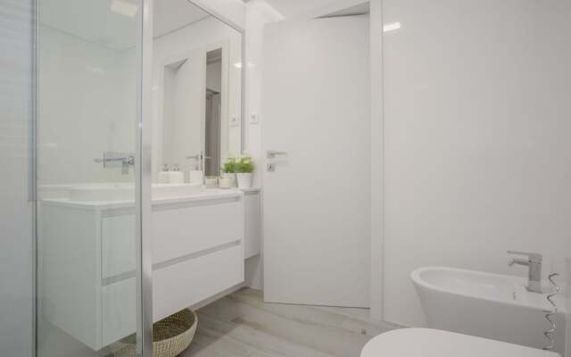 Liiiving -Luxury River View Apartment IV