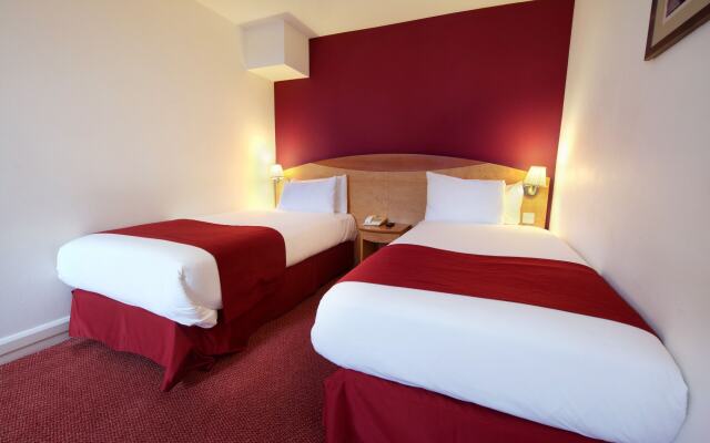 Waterloo Hub Hotel & Suites