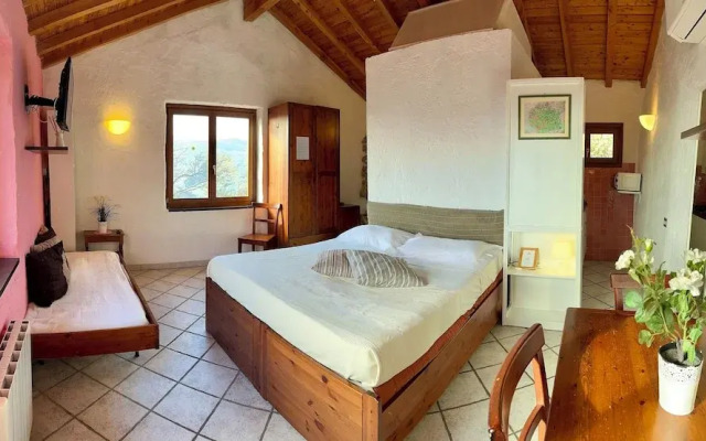 Panoramic Rural House With Garden