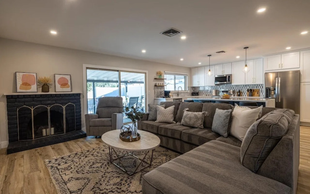 Open Floor Mesa Gable Vacation Home with Heated Pool by Redawning