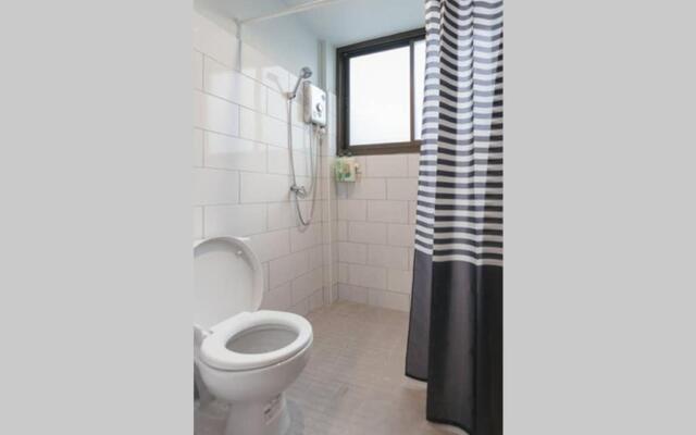 S2 Silom Large room 4-6 guests Full kitchen WIFI