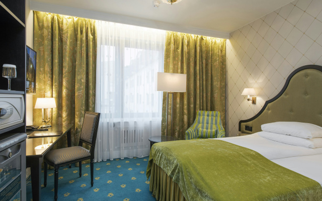 Hotel Bristol