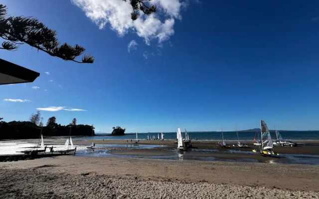 Waiake Beach Apartments