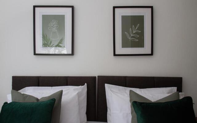 Charles Alexander Short Stay - Charnley House Apartments