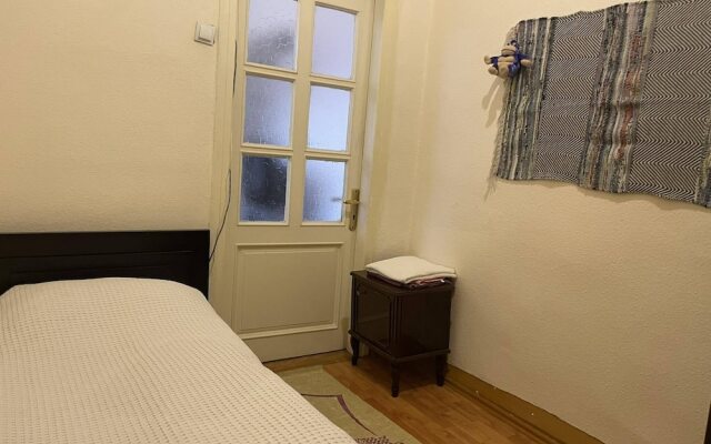 Безупречные апартаменты с двумя спальнями в центре Тбилиси