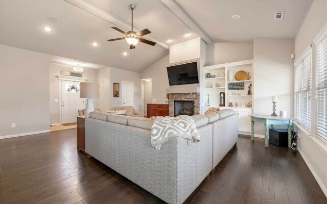 Near Hiking & Biking: Convenient Home in Rogers!