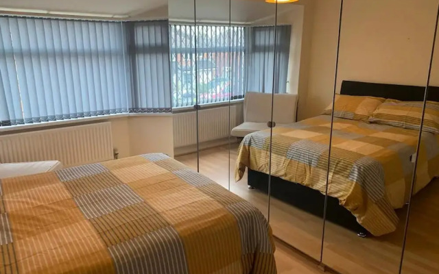 Stunning 3-bed House in Cheadle