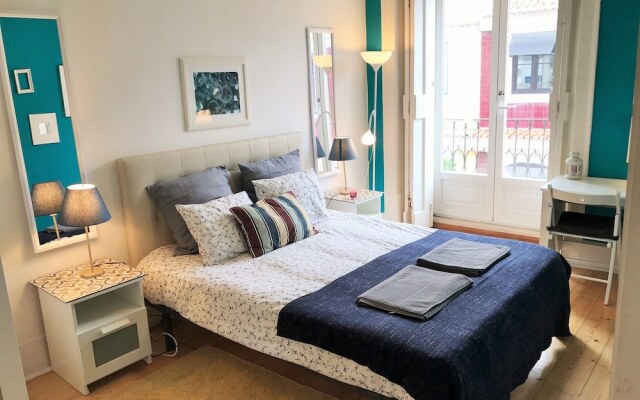 Spacious charming flat - heart of Lisbon