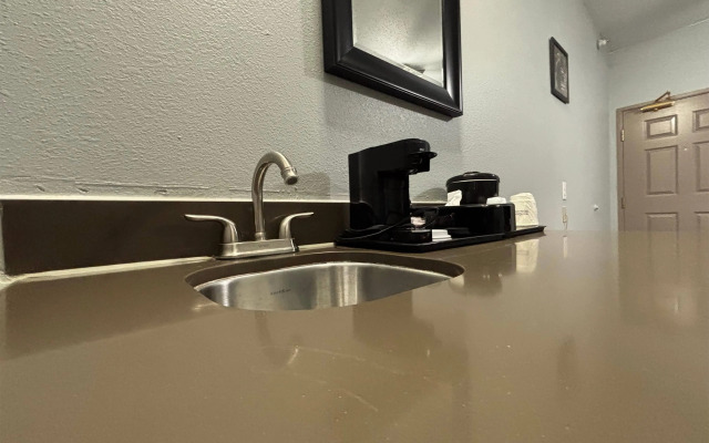 AmericInn by Wyndham Galesburg