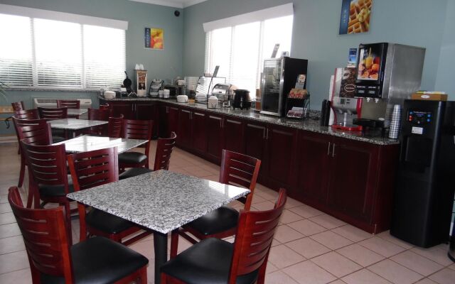 Best Western Teal Lake Inn