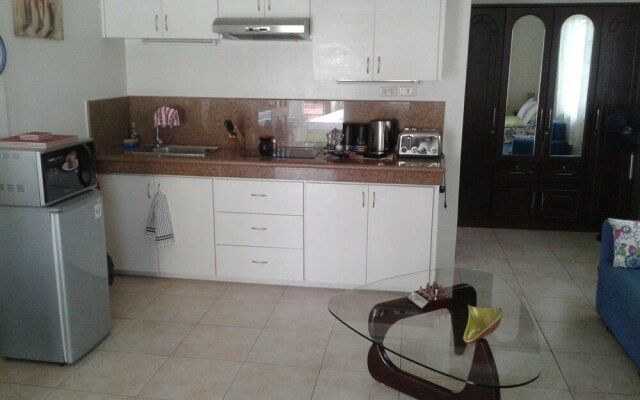 Alona Studio Bungalow