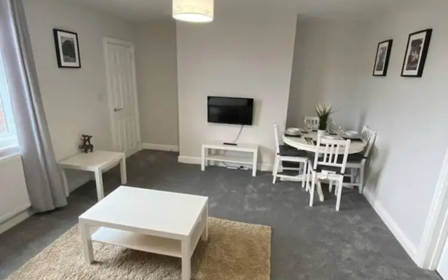 Flat - Sleeps 4 - Pet Friendly - Parking