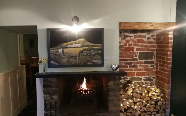 Feathers Hotel, Bar and Restaurant