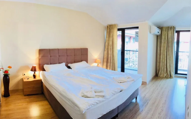 Chateau Del Marina Complex Apartments