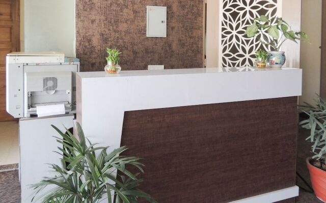 Treebo Essence Huda City Centre