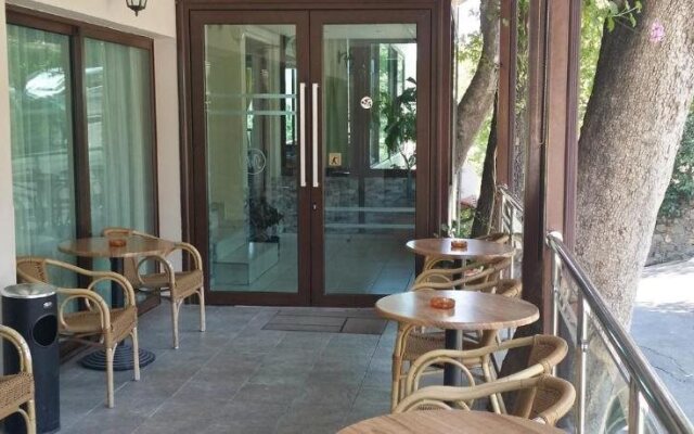 Minaides Hotel