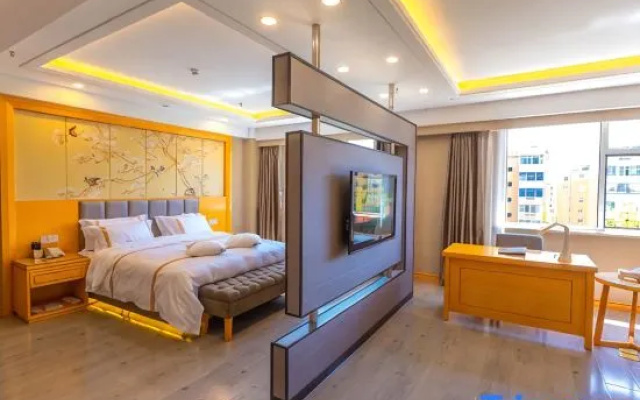 De Long Yuan Hotel