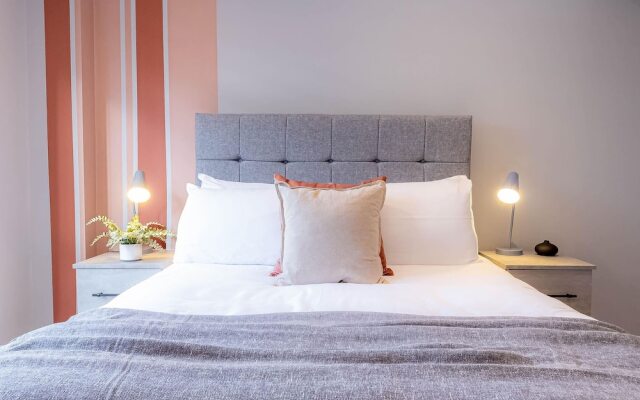 Victoria Park Vista One-bedroom by Sojo Stay