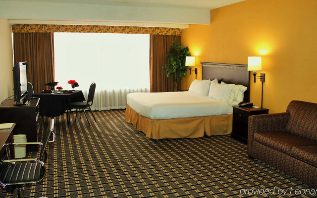 Holiday Inn Express Hotel & Suites Lexington-Hwy 378