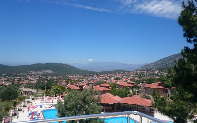 Sunshine Holiday Resort