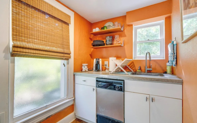 4 Mi to Dtwn: Pet-friendly Austin Studio