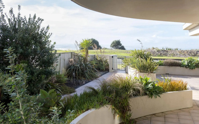 The Reef Beachfront Apartments